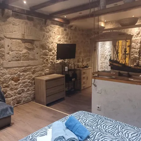Stara Kuca Apartamento Makarska